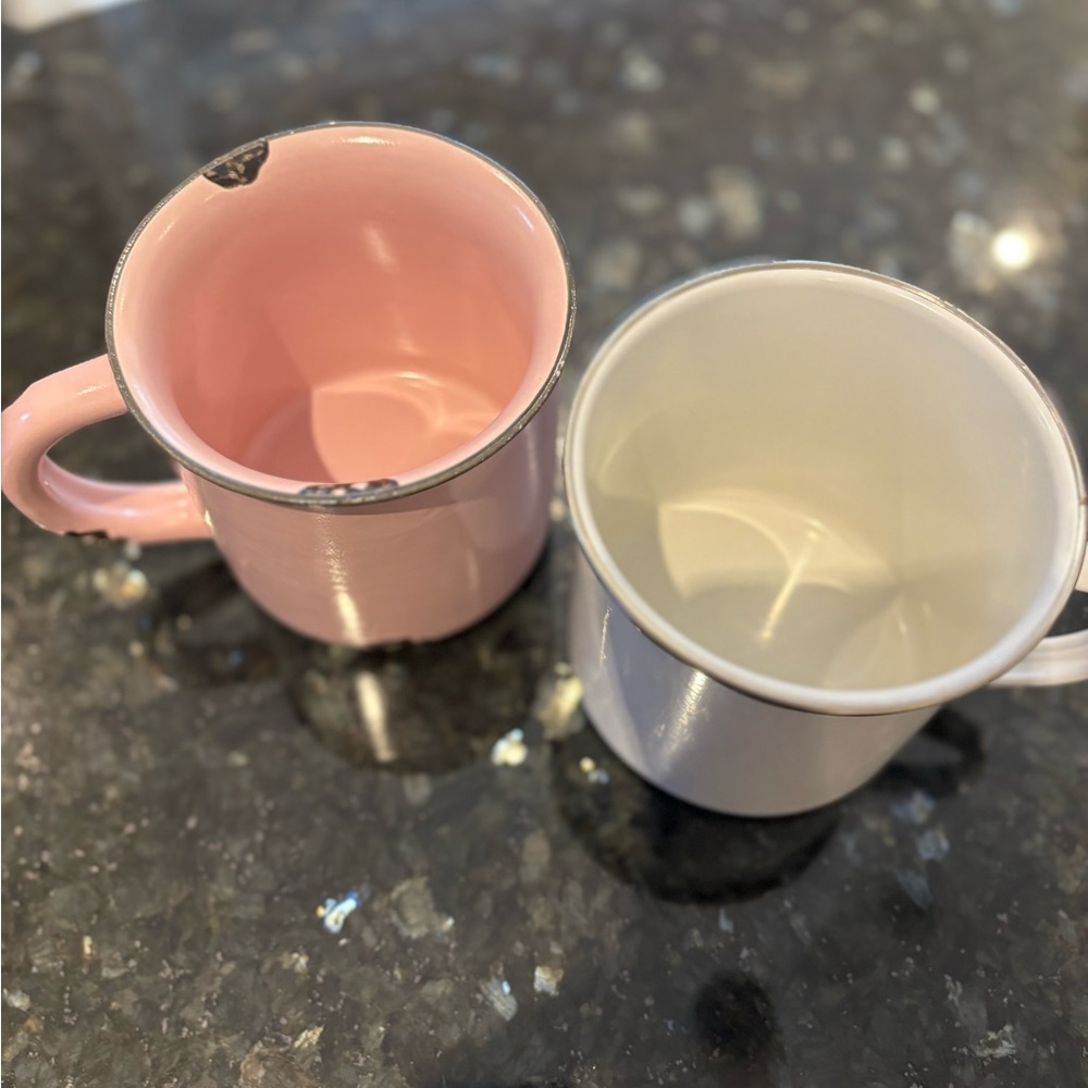 2 Mugs ! - Picture 3 of 3